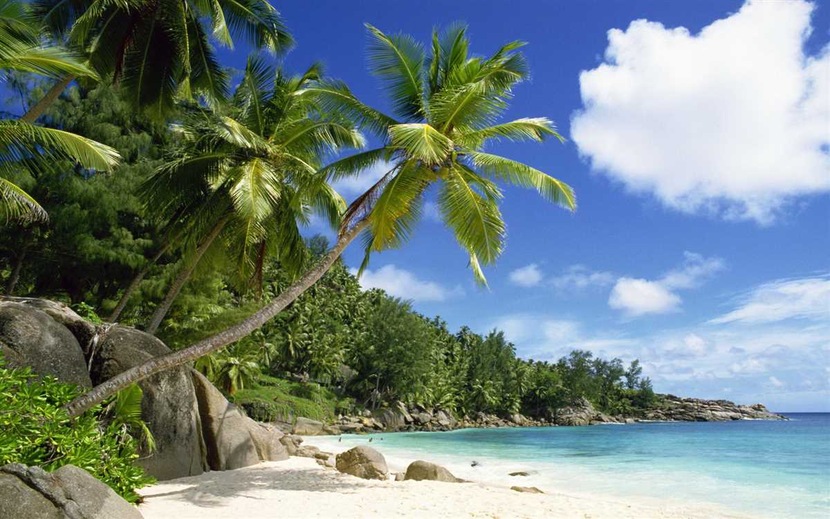 Сейшельские острова: уединение на белоснежных пляжах с гранитными валунами
